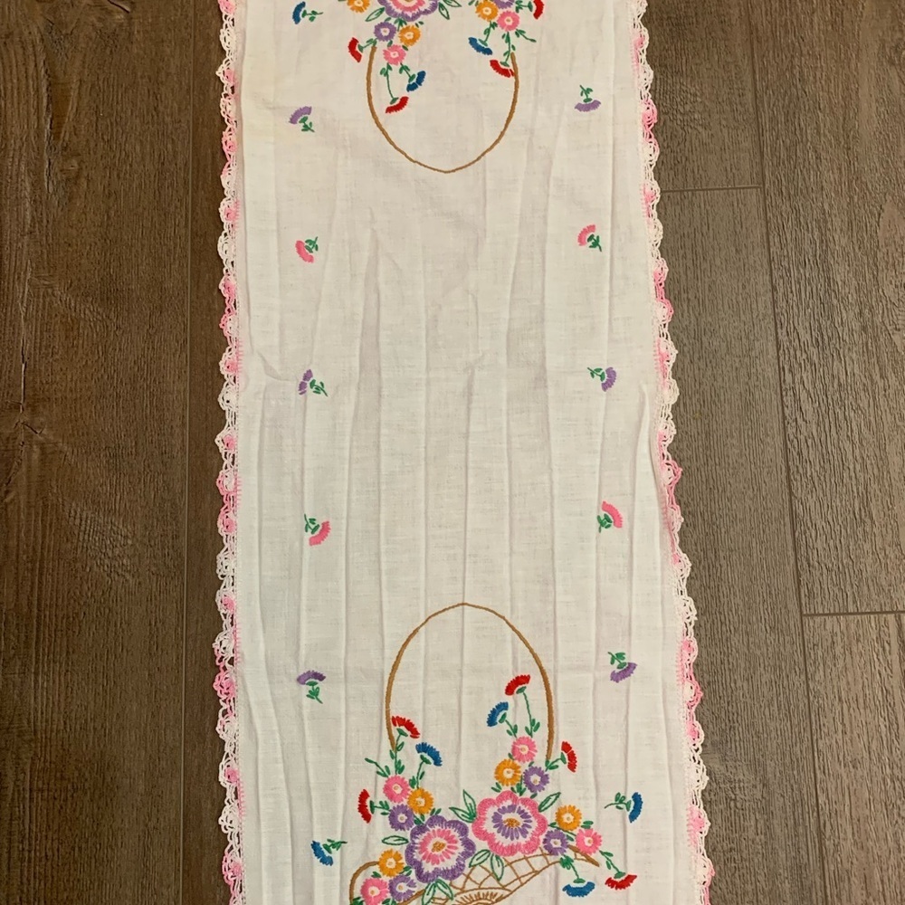 Table Runner - Picture 3 of 4
